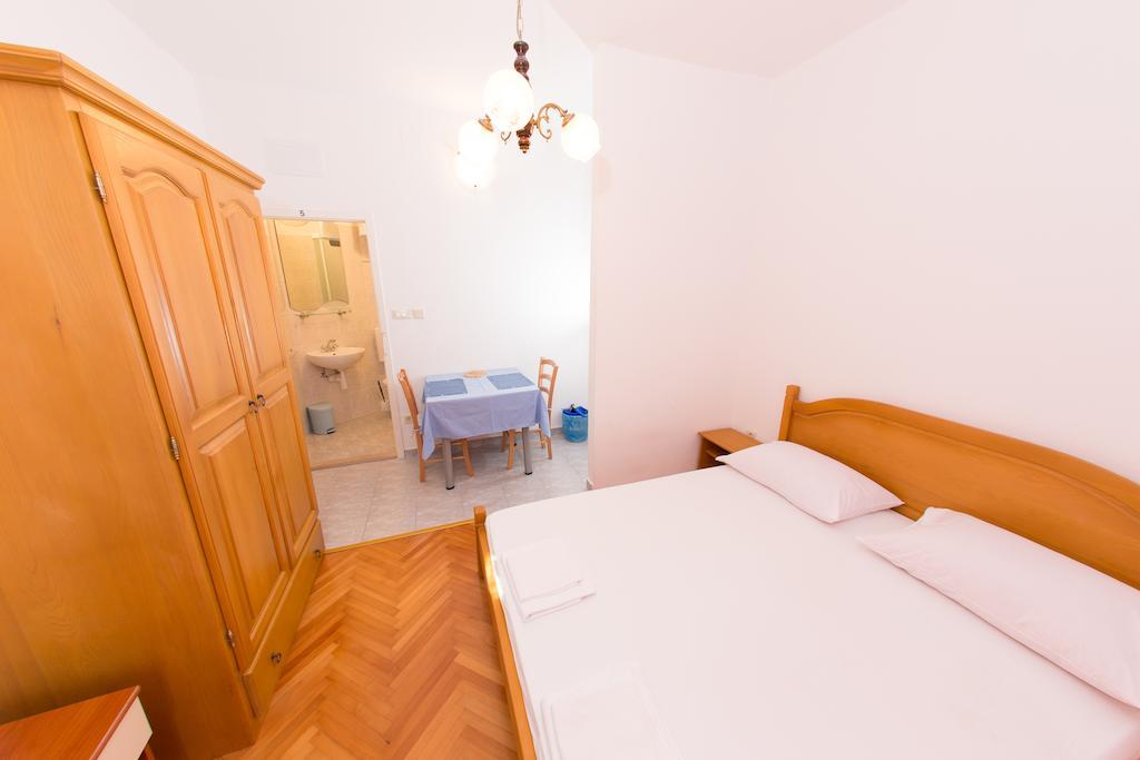 Apartments Ticinovic Omiš Екстериор снимка